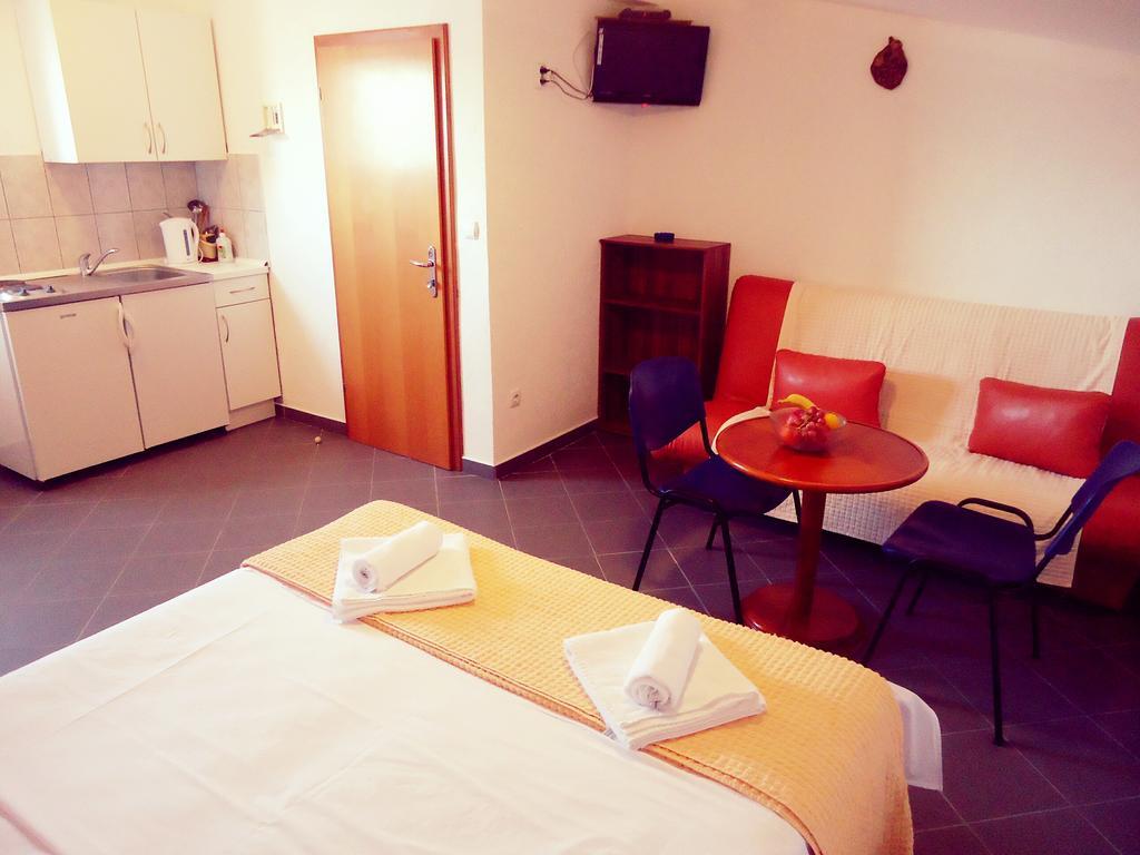 Loncar Apartment Veliki Drvenik