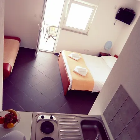 Apartments Loncar Veliki Drvenik Room photo