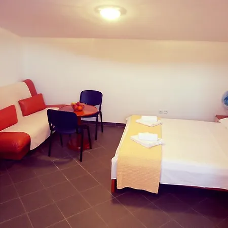 Apartments Loncar Veliki Drvenik Room photo