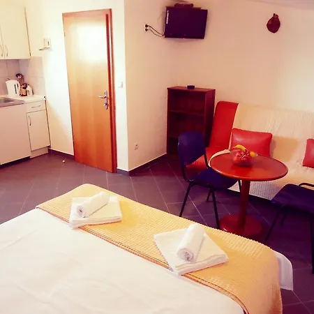 Apartments Loncar Veliki Drvenik Room photo