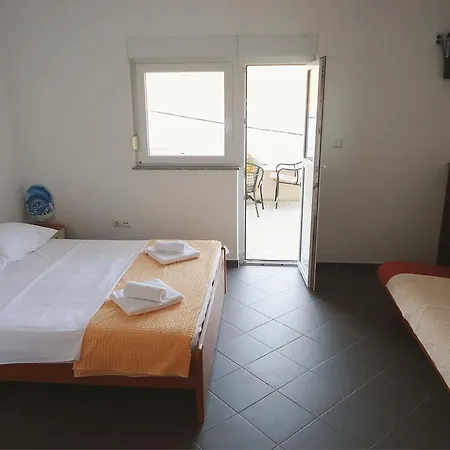 Apartments Loncar Veliki Drvenik Room photo